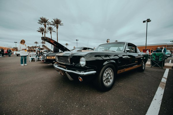 Quels sont les avantages des systèmes de suspension réglable pour les voitures de compétition?