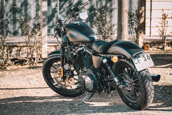 Quels sont les avantages des filtres à air haute performance pour les motos de sport ?